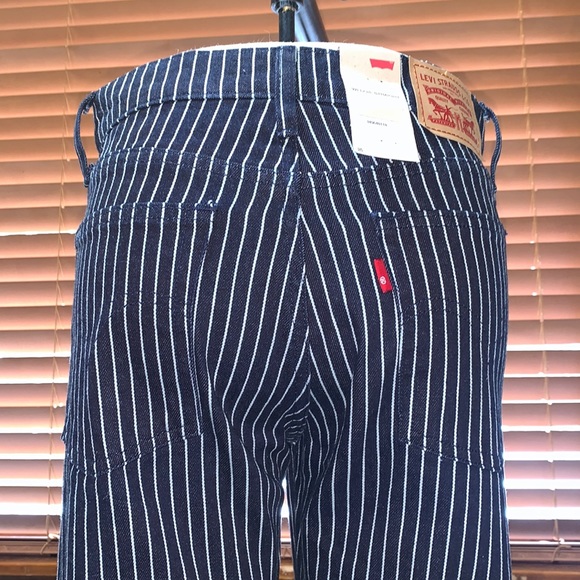 Levi’s Wedgie Straight Jeans - Picture 2 of 13